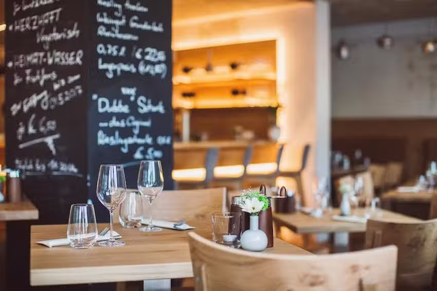 Heimat Mainburg | Hotel &bull; Caf&eacute; &bull; Weinbar