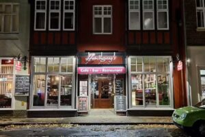 Hemingway&rsquo;s &ndash; Caf&eacute;, Bar, Restaurant