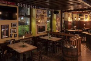 Henderson&rsquo;s Irish Pub