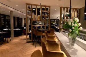 HENRII &ndash; casual dining