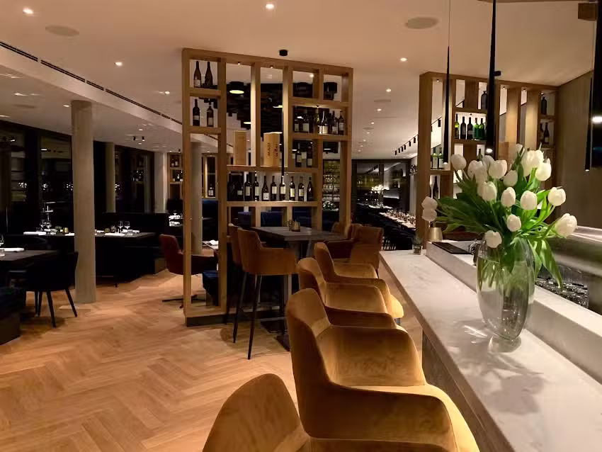 HENRII &ndash; casual dining