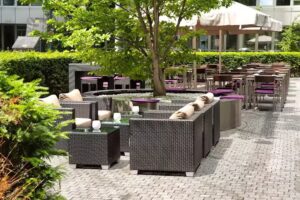 HIGHLIGHT Restaurant / Bar