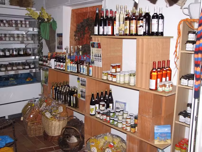 Hofcaf&eacute; und Bauernhofferien Schild