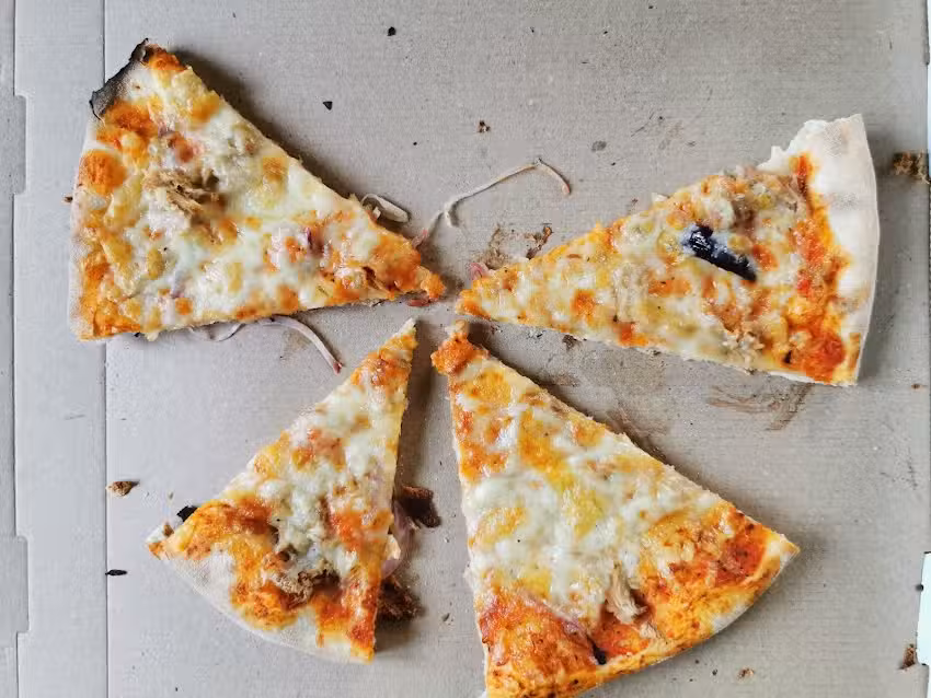Holzofenpizza &ndash; Pizza Calabria