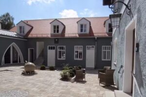Hotel & Cafe DAH-INN