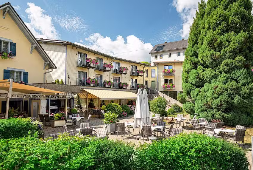 Hotel &ndash; Restaurant &ndash; Caf&eacute; Waldblick