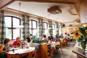 Hotel &ndash; Restaurant Sonneck & Heiners Pub