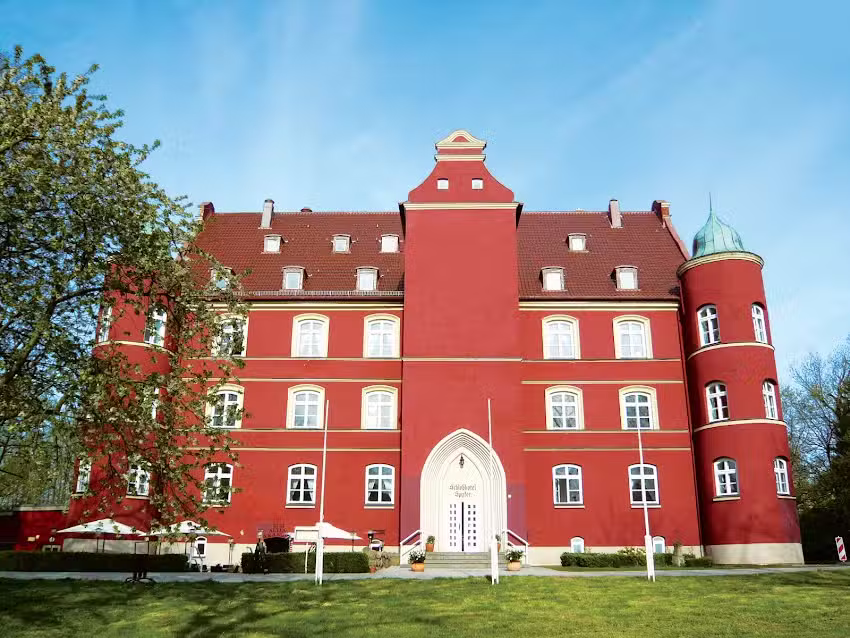 Hotel Schloss Spyker Samsara GmbH