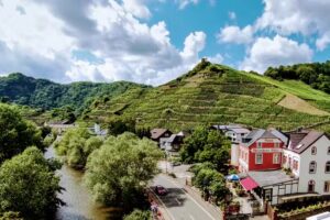 Hotel &ndash; Weinhaus Kl&auml;s & Sohn