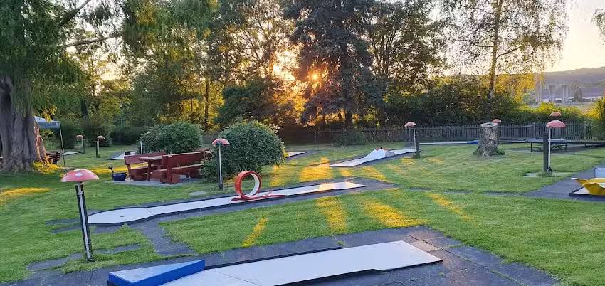 Hugo’s Minigolf Eis Bar Brakel