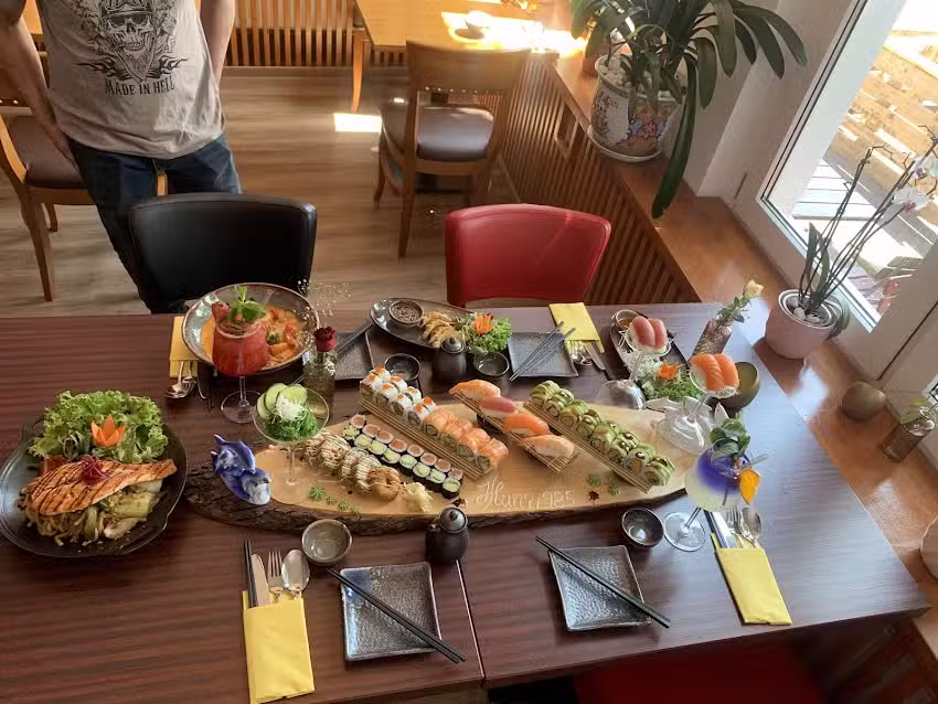 HUNG 1985 Restaurant