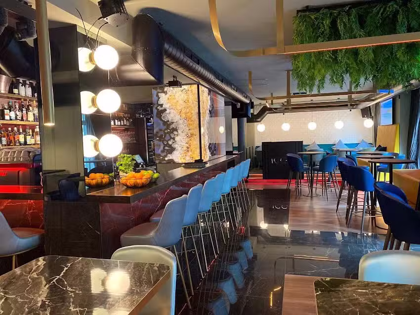 ICON Restaurant Lounge Bar & More