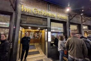 Im Goldenen Kessel