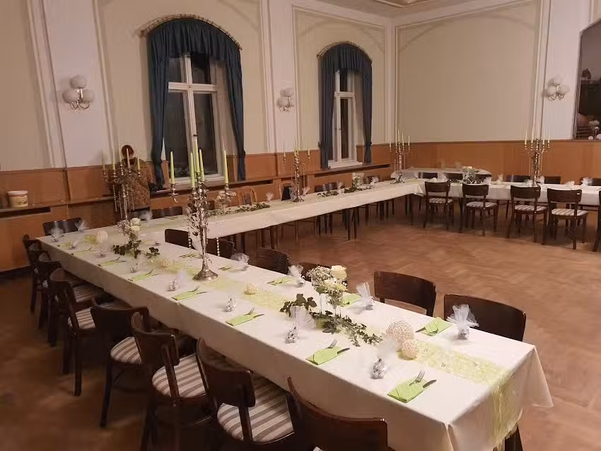Im Krug zum gr&uuml;nen Kranze