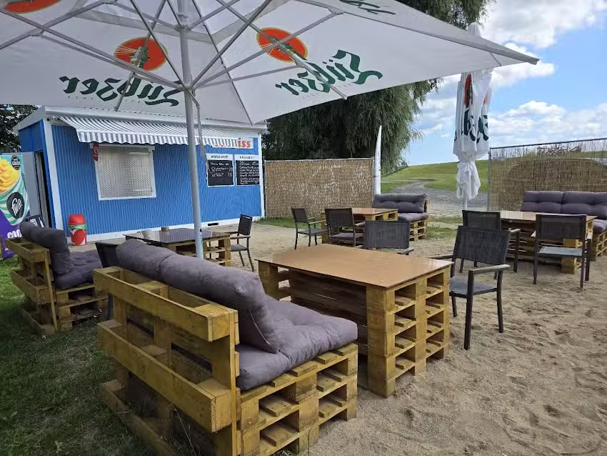 Imbiss am Rettungsturm