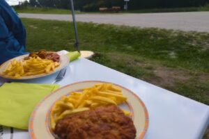 Imbiss etzerdla beim Hans. Der Sonnenscheintreff