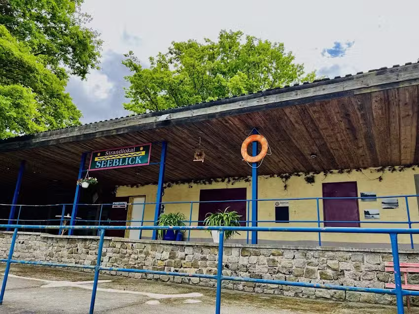 Imbiss &bdquo;Seeblick&ldquo; und Ferienwohnung