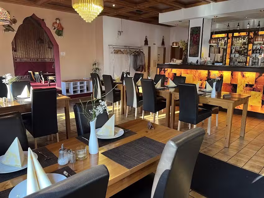 Indish Restaurant & Café Cocktail Bar