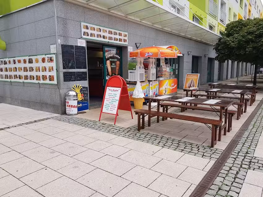 Izmir D&ouml;ner + Softeis & Slushy