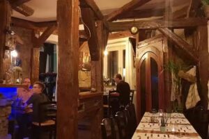 Jamas &ndash; Mez&eacute; Taverne