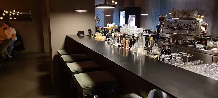 JAMS Restaurant & Bar