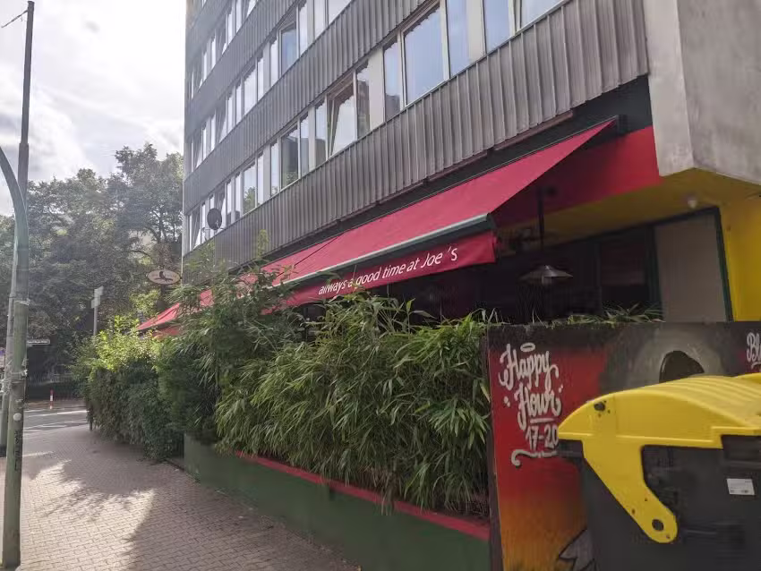 Joe Pena&acute;s Cantina y Bar