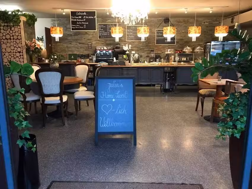 Julia&rsquo;s Home Sweet