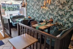 Julian&acute;s Bistro