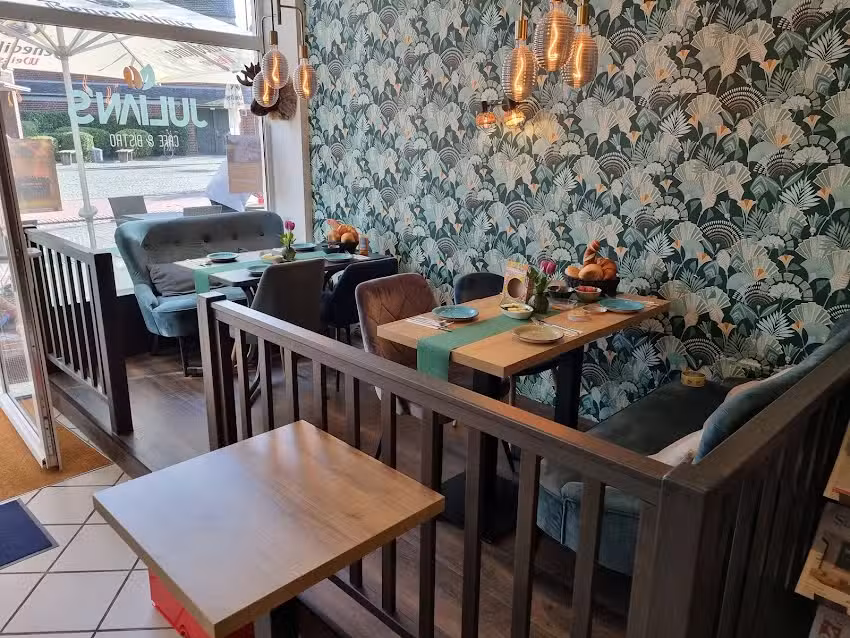 Julian&acute;s Bistro