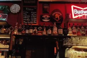 Kelly&rsquo;s Irish Pub