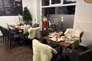 Kleiner Speise SALON