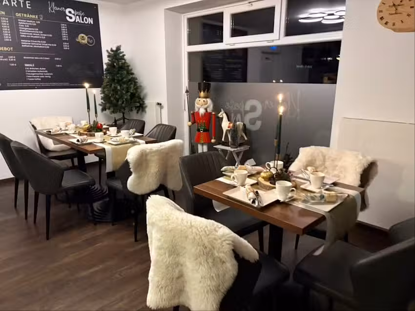 Kleiner Speise SALON