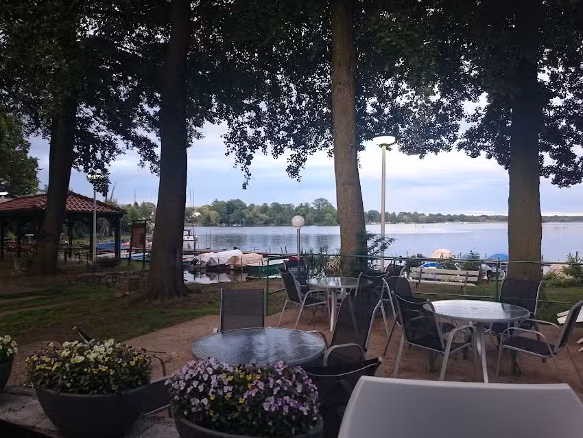 Kleines See-Restaurant
