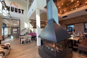 Knuust by Gr&uuml;nhoff