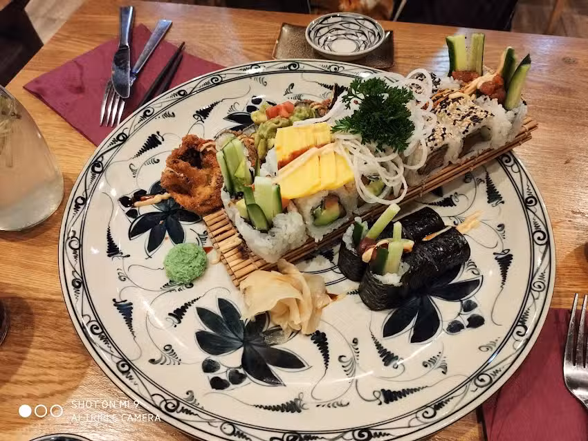 KOI Asian Food & Sushi Bar &ndash; Worms