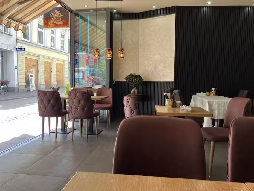 K&ouml;nig&rsquo;s Smash burger