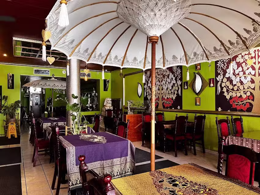 Krog Thong Thai Restaurant Worms