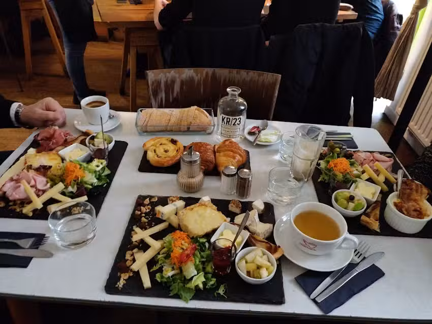 La Cantine d&rsquo;Augusta K&auml;se Restaurant & Wein Bar