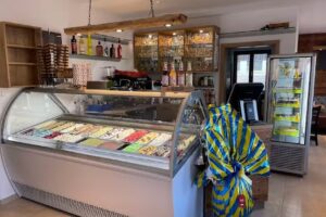 La Corona Gelateria & Caf&eacute;