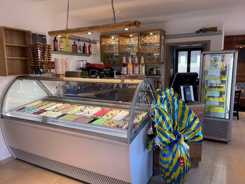 La Corona Gelateria & Caf&eacute;