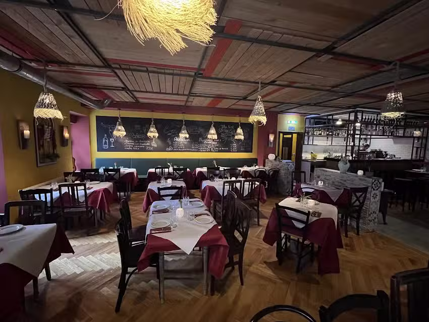 La Cueva Restaurant & Tapas