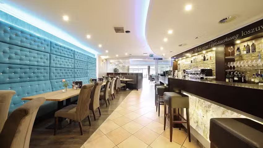La Vino Restaurant, Caf&eacute; & Bar