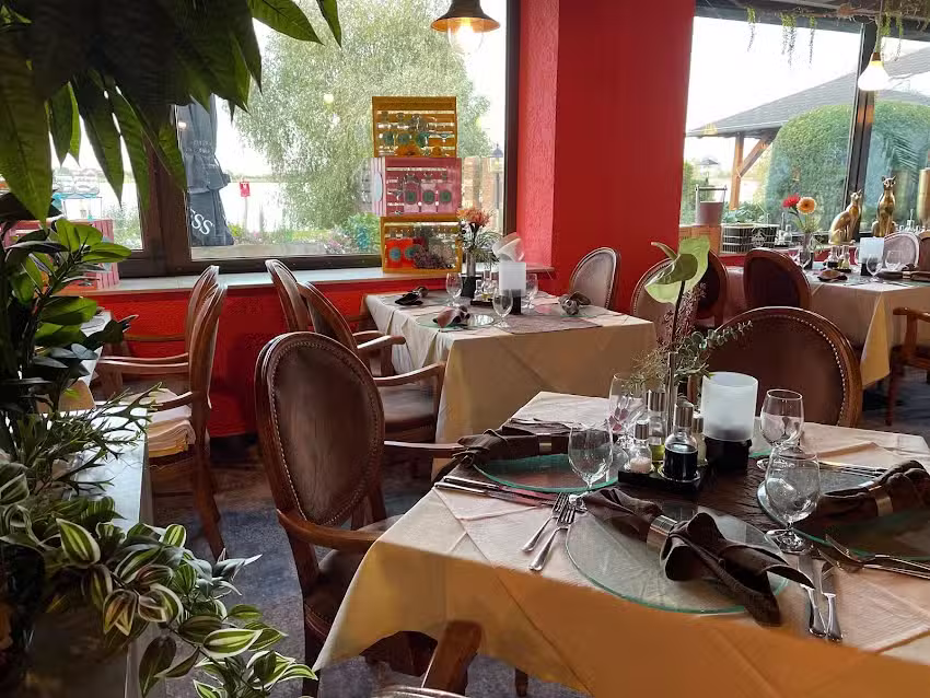 Lakehouse Restaurant UG