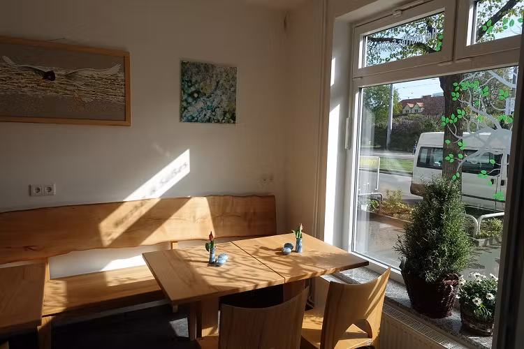 LandMarkt Caf&eacute; + Bistro