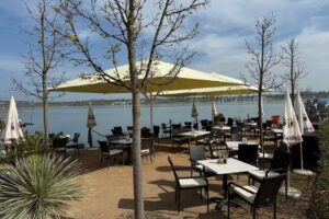LaRi Restaurant Bar Lounge