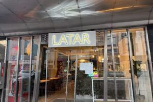 Latar