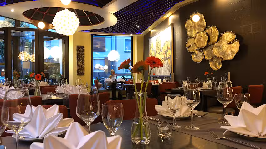 Lay Thai Restaurant & Lounge