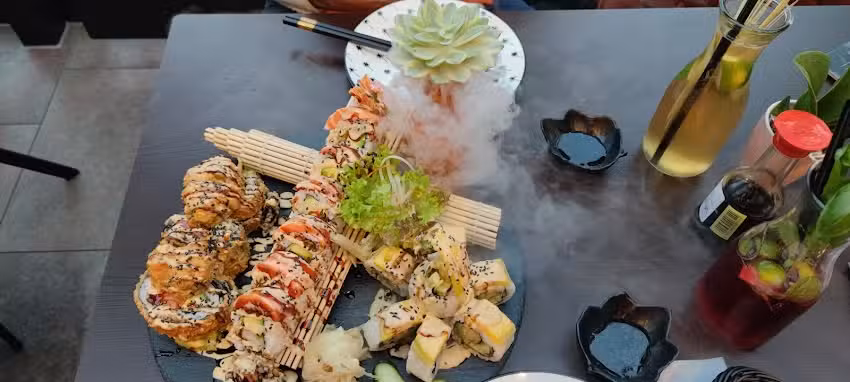 Le&rsquo;s Wok and Roll