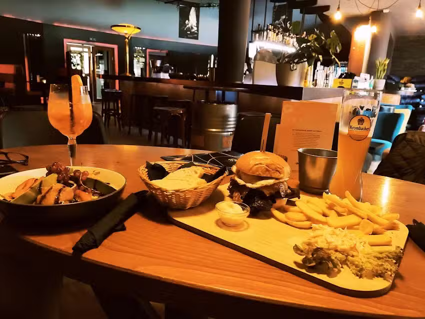 Lion Bar Restaurant Lounge