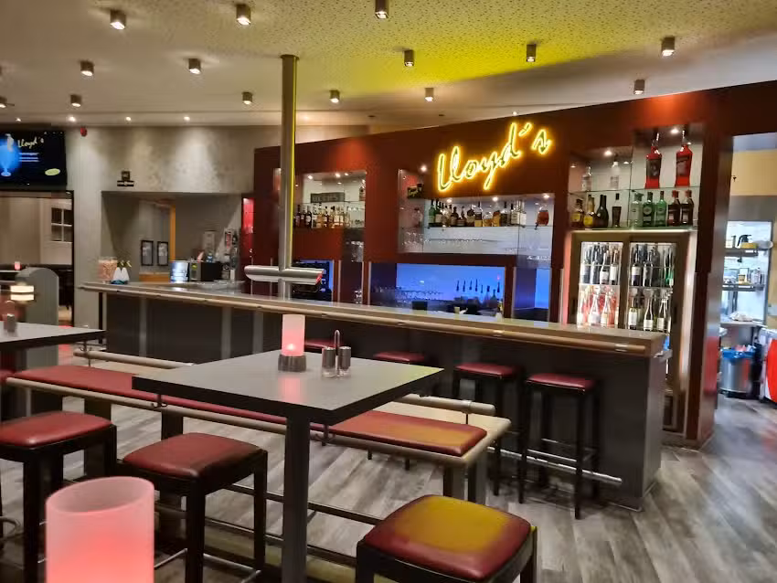 Lloyd’s Restaurant